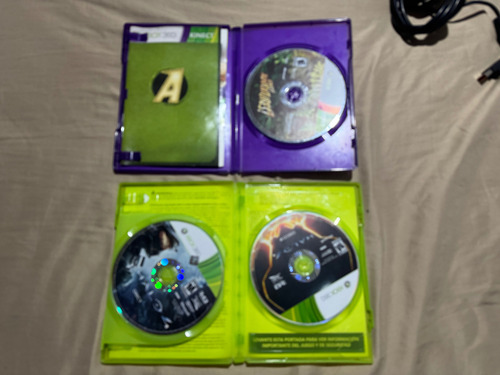 Xbox 360 E En Caja De 250gb Y Dos Juegos Negro (Usado)