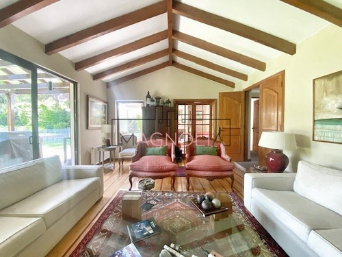 Linda Casa En Venta Estilo Ingles En Condominio