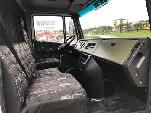Imagem 4 de 8 de M.benz / 710