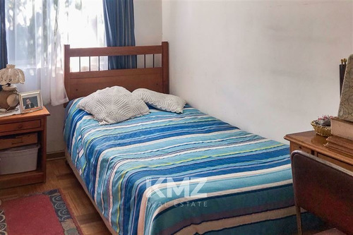 Casa En Venta De 8 Dorm. En La Florida