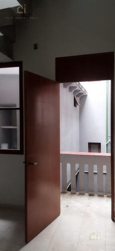 Edificio De 3 Pisos En Venta, Ebicado En El Centro Histórico De Veracruz, Cuenta Con Locales Y Oficinas