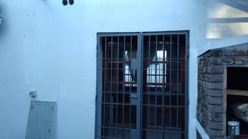 Se Vende Casa Con Apartamento 5 Dormitorios En Total En Villa Del Cerro