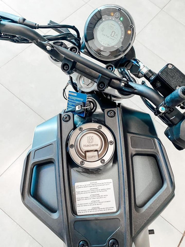 Imagen 6 de 17 de Husqvarna Svartpilen 200 0km 2023