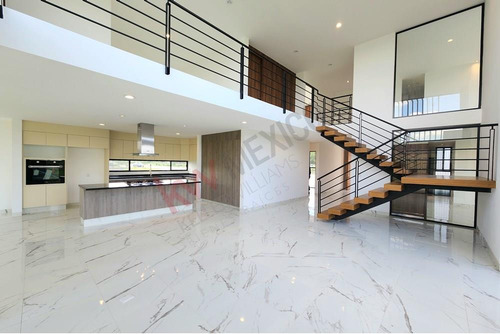 Casa En Venta En Balvanera Con Recamara En Planta Baja Y Estudio