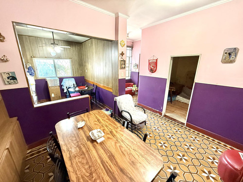 Casa En Venta De 4 Ambientes Con Jarín Y Cochera - Avellaneda