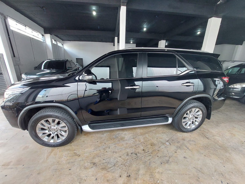 Toyota Hilux SW4 SRX