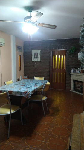 Casa Ubicada En Isidro Casanova, Partido De La Matanza, Excelente Ubicación.