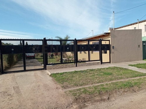 Venta Casa De 3 Ambientes Más Departamento De 2 Ambientes En Moreno