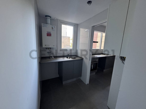 Venta Departamento 4 Ambientes En Flores Con Cochera Y Dependecia