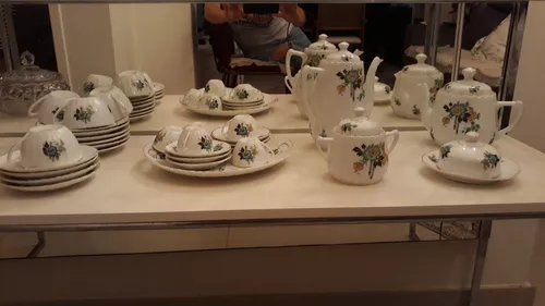 Antigo jogo para bolo em PORCELANA MAUÁ com decoração