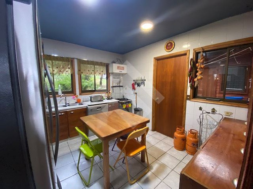 Casa En Venta De 6 Dorm. En Panguipulli