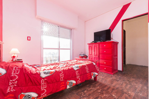 Casa En Venta, Acepta Permuta. 2 Pl. 4 Amb