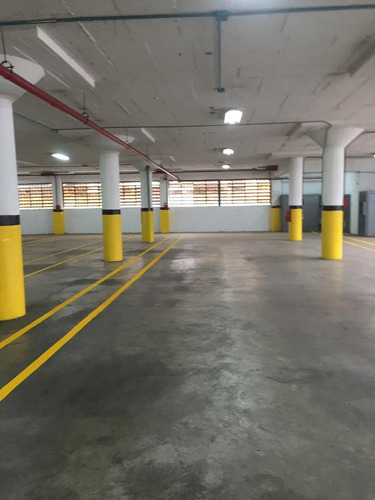 En Alquiler / Venta Local Industrial (piso) En Ruiz Pineda 1.537mts2. (a.v)