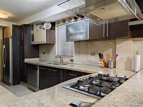 Imagen 12 de 22 de Yosmar & Fernando Venden Townhouse En El Rincón, Res. Villa Orense. Lemth - 158 Solo Clientes