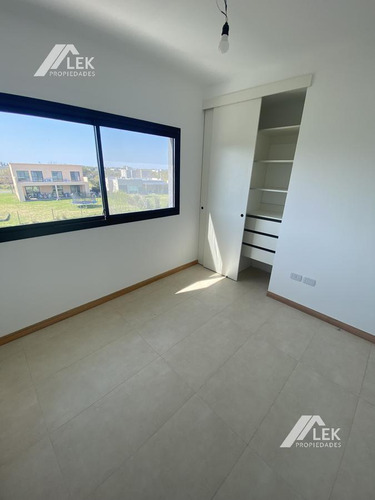Impecable Casa Con Pileta En San Matias! Acepta Permuta Menor Valor... Mono O 2 Amb Caba