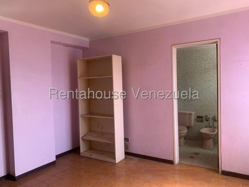 Apartamento Para Remodelar En Venta, Urb. La Urbina