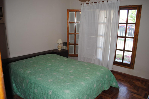 Venta De Casa En Quilmes Con Cochera Patio Quincho