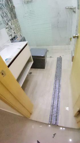 Hermosa Casa En Venta De 3 Niveles En La Zona Oriental.