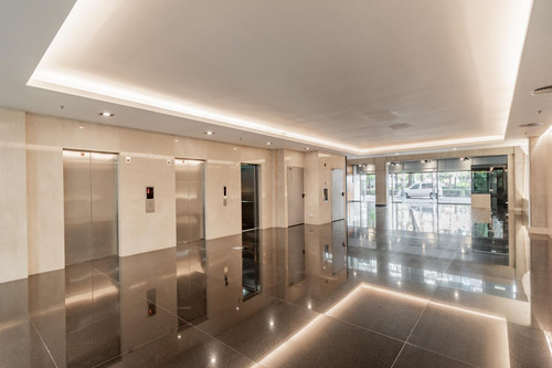Moderno Edificio De Oficinas A Estrenar En Microcentro