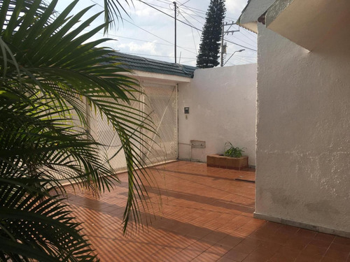 Casa En Renta En León, Moderno León, Gto.oficinas O Consultorios Puede Ser Con Jardin De 160m2