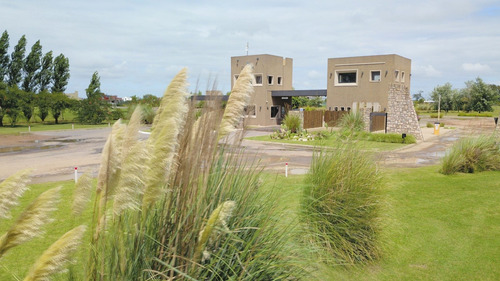 Imagen 2 de 8 de Lote En Venta En Barrio Cruz Del Sur 800m2. Oportunidad!