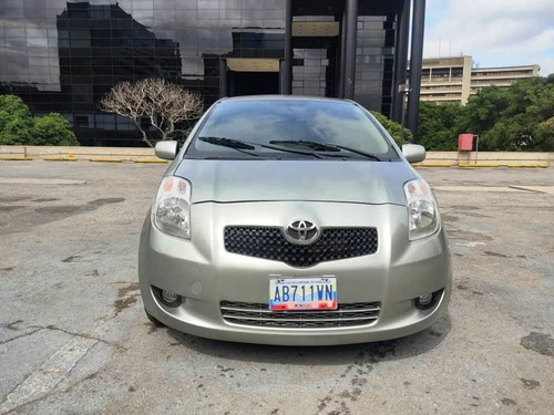 Imagen 2 de 14 de Toyota Yaris 2007 4x2 Sincrónico