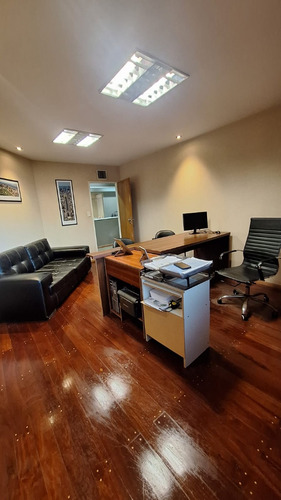 Alquiler De Espectacular Oficina En San Martin Centro. 140 M2