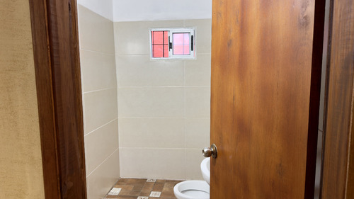 Alquiler Apartamento De 1 Dormitorio, Patio, Sobre Costanera El Pinar