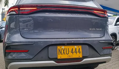 Byd Tang Modelo: 2025