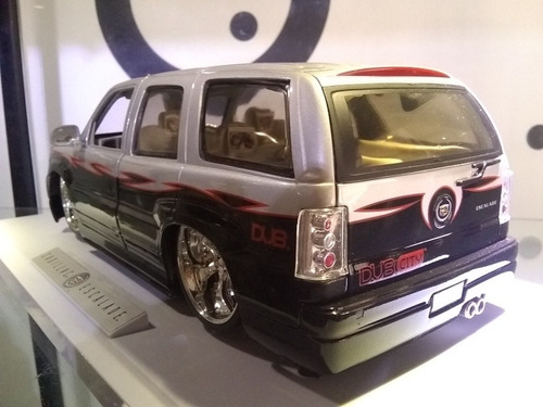 Imagen 8 de 9 de Carro A Escala 1/18 Camioneta Navigators Marca Jada