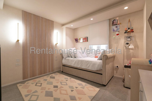 Espectacular Casa En Venta Ubicada En Alto Hatillo 25-18002