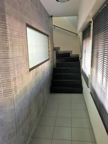 Imagen 3 de 19 de Depósito - Villa Adelina