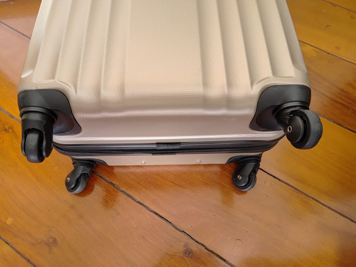 Mala Viagem Rígida Média Abs P/ Despachar 66cm 23kg + Capa Dourado Lisa (Usado)