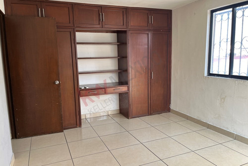 Amplia Casa Con Terraza Y Permiso Comercial Cerca De Miguel Alemán