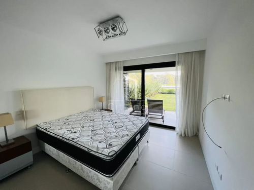Venta De Apartamento En Crystal View En Complejo Solanas Resort Barrio Privado.
