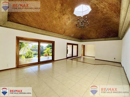 Venta De Casa De Un Nivel En Zona Exclusiva De Cuernavaca, Morelosclave 5379