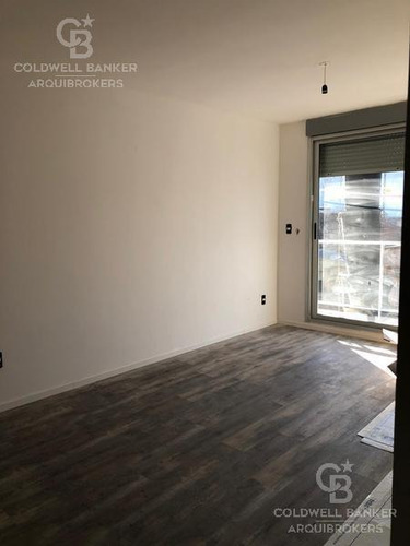 Apartamento De 2 Dormitorios En Alquiler En Centro