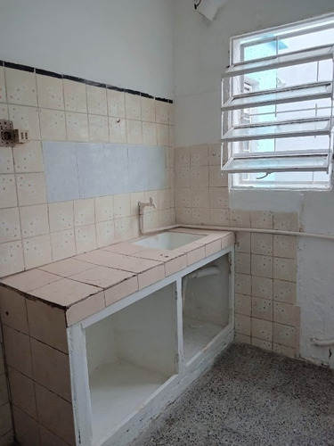 Imagen 8 de 14 de Venta Apartamento Un Dormitorio Y Medio Super Oferta, Locomoción En La Puerta