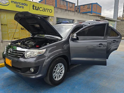 Toyota Fortuner 3.0 Srv D-4d 4x4