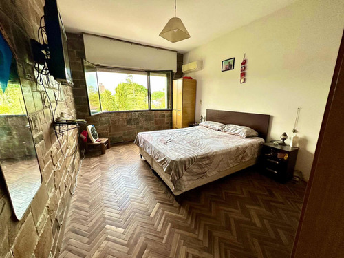Imagen 7 de 14 de Linda Oportunidad! Prox. Almiròn Y Legrand. Muy Buena Ubicaciòn. Fondo Con Parrillero Y Garage, Mas Escritorio Con Baño En Planta Baja.