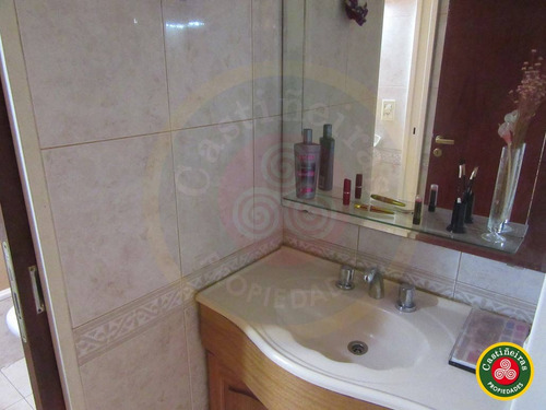 Venta - Casa En 2 Plantas - 4 Dormitorios - 2 Baños ** Apta Credito **