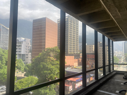 Local Comercial De 412,50 Con 3 Oficinas Y 30 Ptos De Estacionamiento Cs