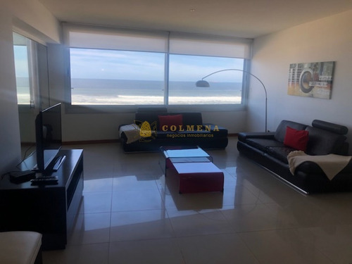 Apartamento En La Brava, De 3 Dormitorios Cuenta Con Excelentes Servicios, Vista Plena Al Mar - Consulte!!!!!!!!-ref:2383