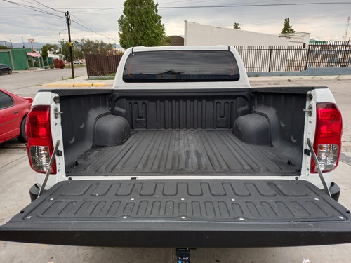 Imagen 12 de 15 de Toyota Hilux 2018 2.7 Cabina Doble Sr Mt