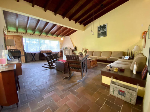 Imagen 4 de 11 de Se Vende Casa 1330m² 5h+1s/5b+1s/4p Loma Larga El Hatillo