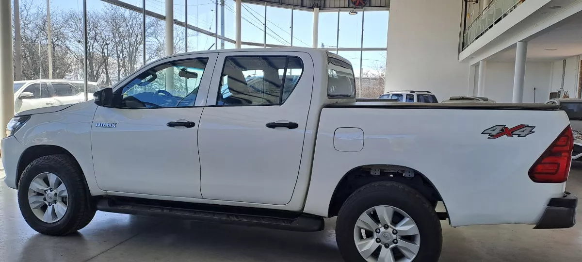 Toyota Hilux 2.4 Cd Dx 150cv 4x4