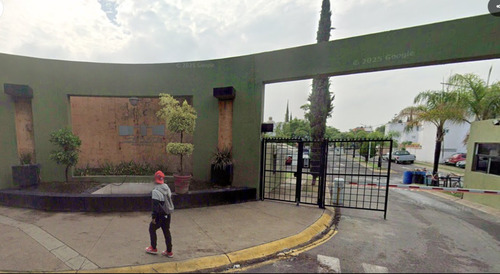 Casa En Remate Bancario En Fraccionamiento Cerrado En Col. Olivos Tlaquepaque Sk13
