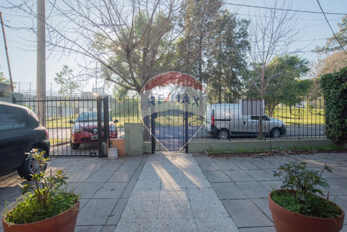 Venta Casa 4 Amb. En Palomar Av. Rosales 2100