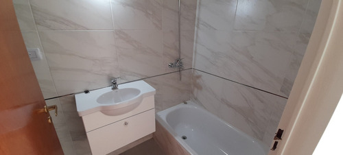 Imagen 7 de 12 de Semipiso 3 Amb A Estrenar Con Dormitorio En Suite Y Balcón