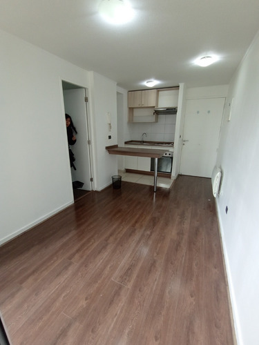Dpto. 1 Dorm / 1 Baño / Calle Mario Kreutzberger, Santiago.
